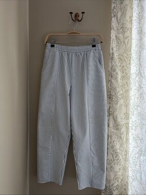 NWOT Cropped White and Blue Pinstriped Trousers with Tailored Silhouette